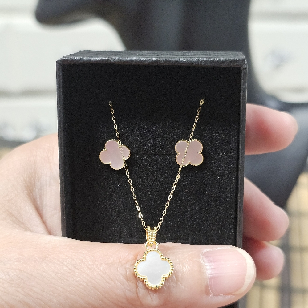 18k Real Saudi Gold Set -  Mother Of Pearl Earrings With Pendant